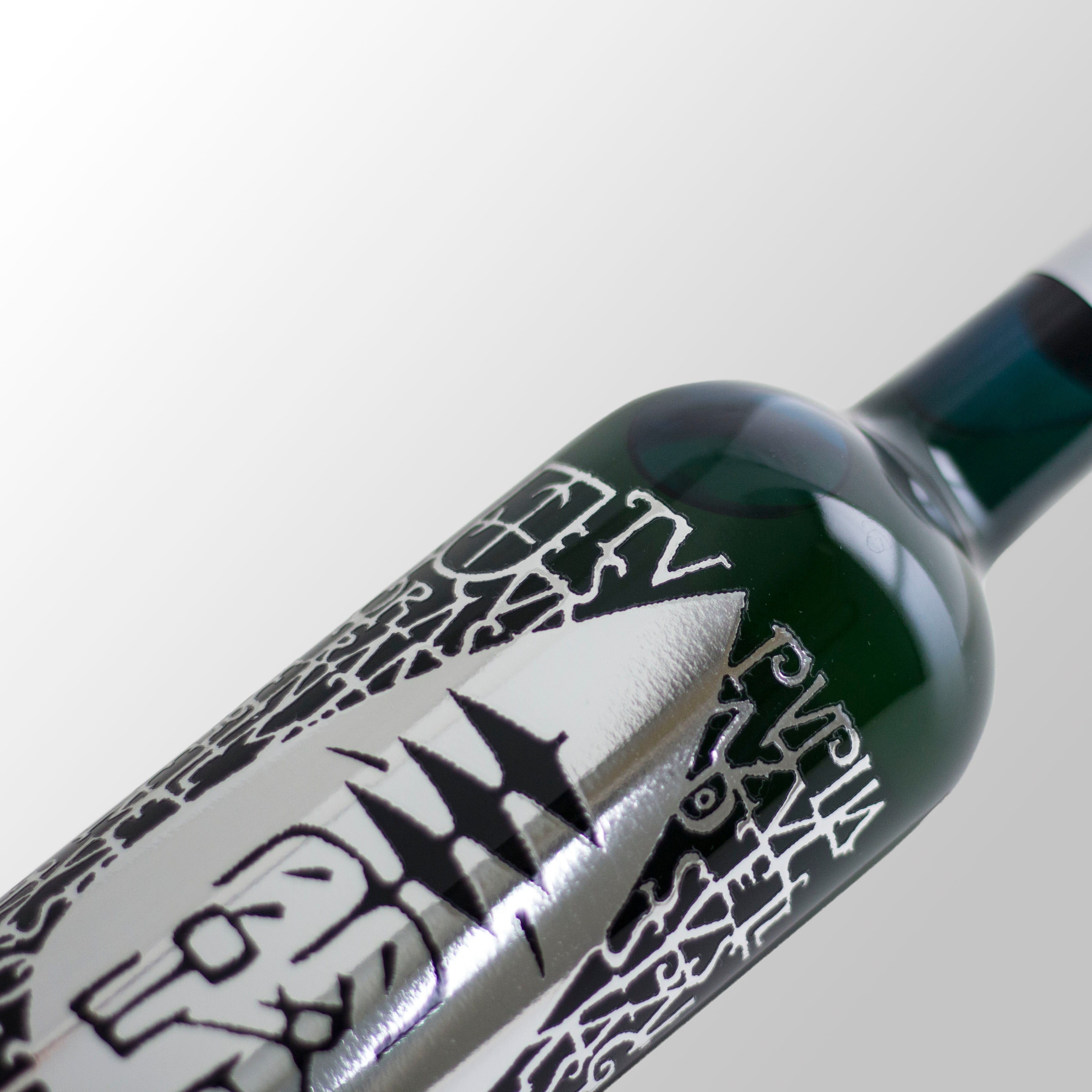【デザイン】飲んだ後も飾れる美しいボトルの秘密